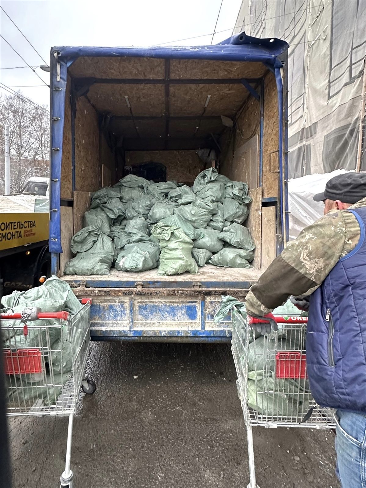 Вывоз строительного мусора грузовиком