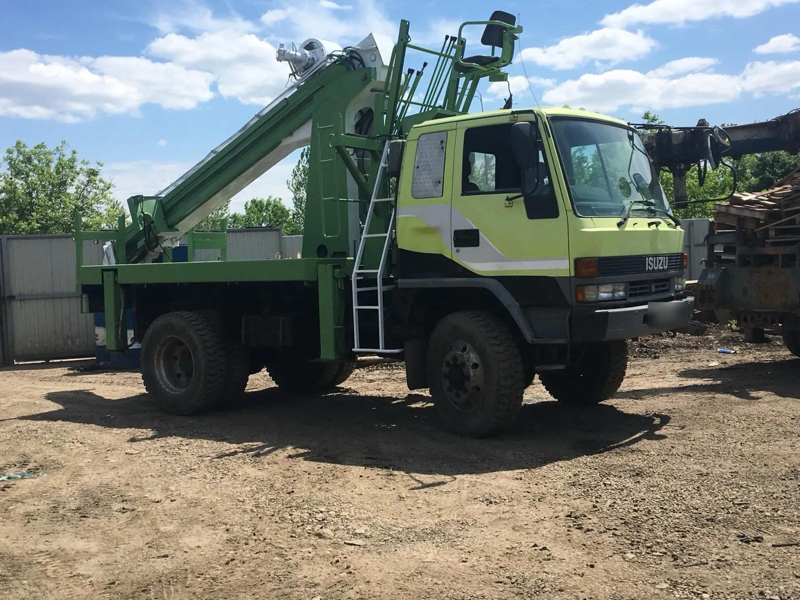 Буровая Isuzu ELF — ТЕХСТРОЙ групп
