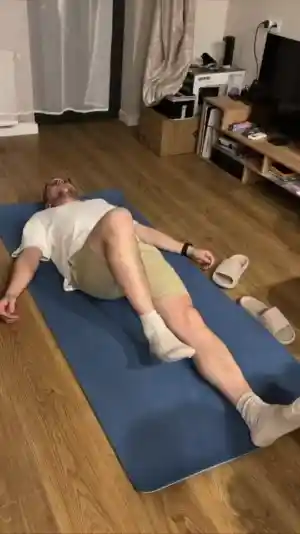 Участник занимается дома