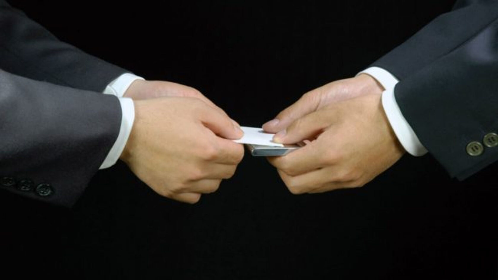 Церемония обмена визитками в деловом этикете Азии