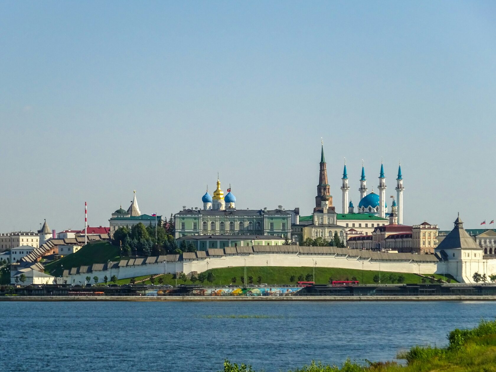 Казань с высоты: река Казань и городская застройка