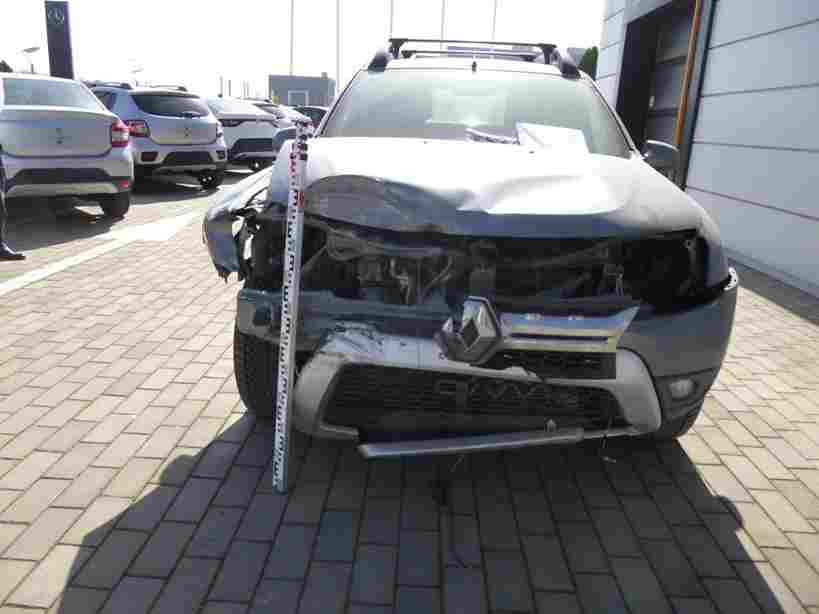 Renault Duster до ремонта — зона передней части