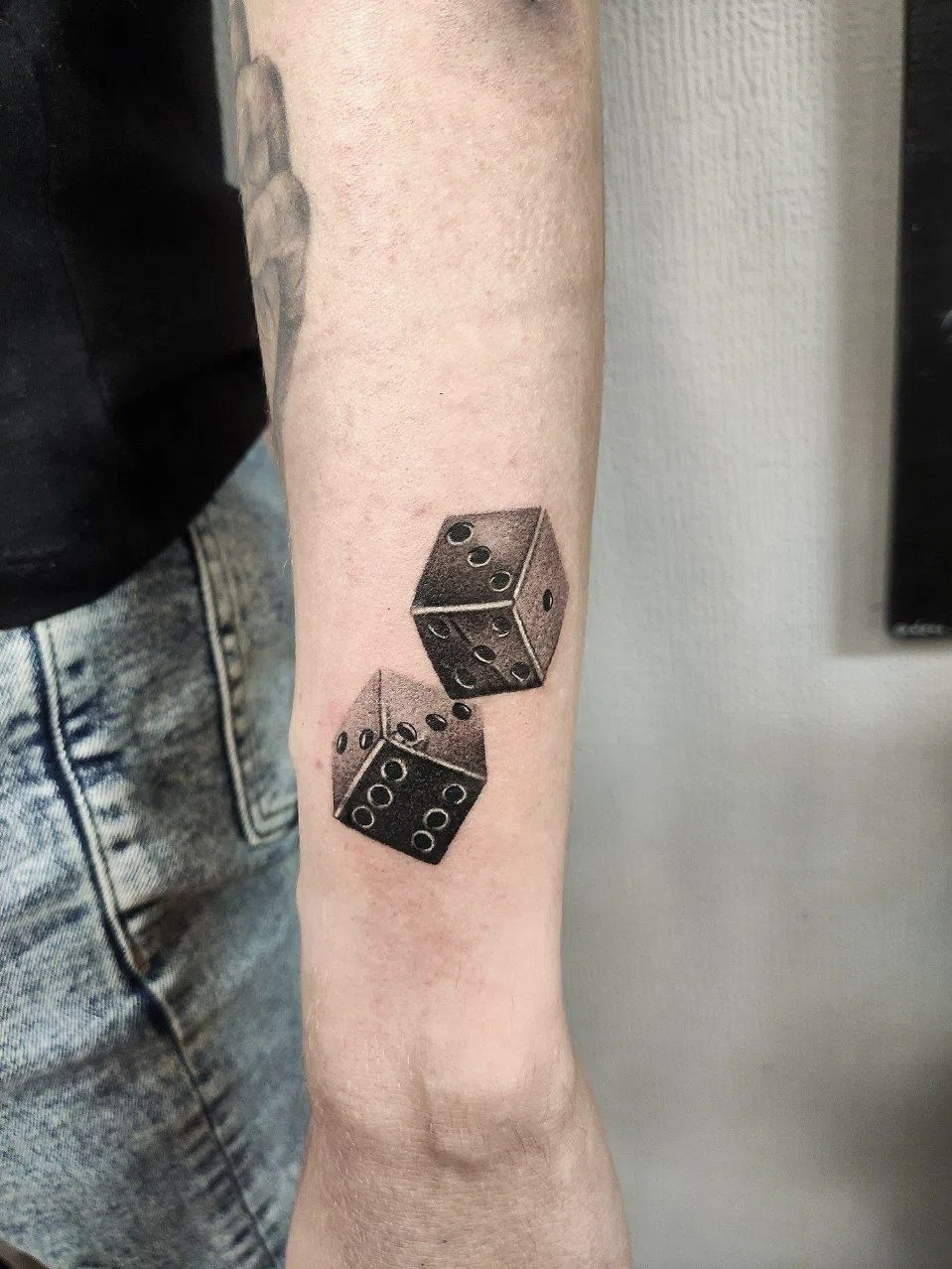 Реализм · кости