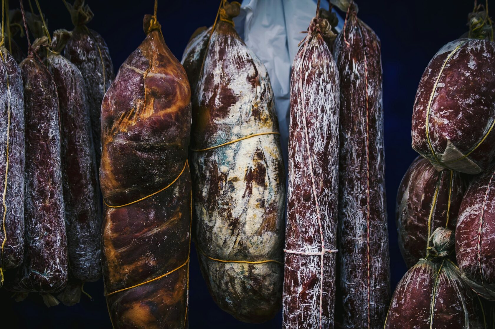 Мясные деликатесы и суджук
