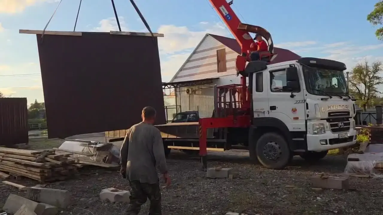 Видео: погрузка дома на производстве