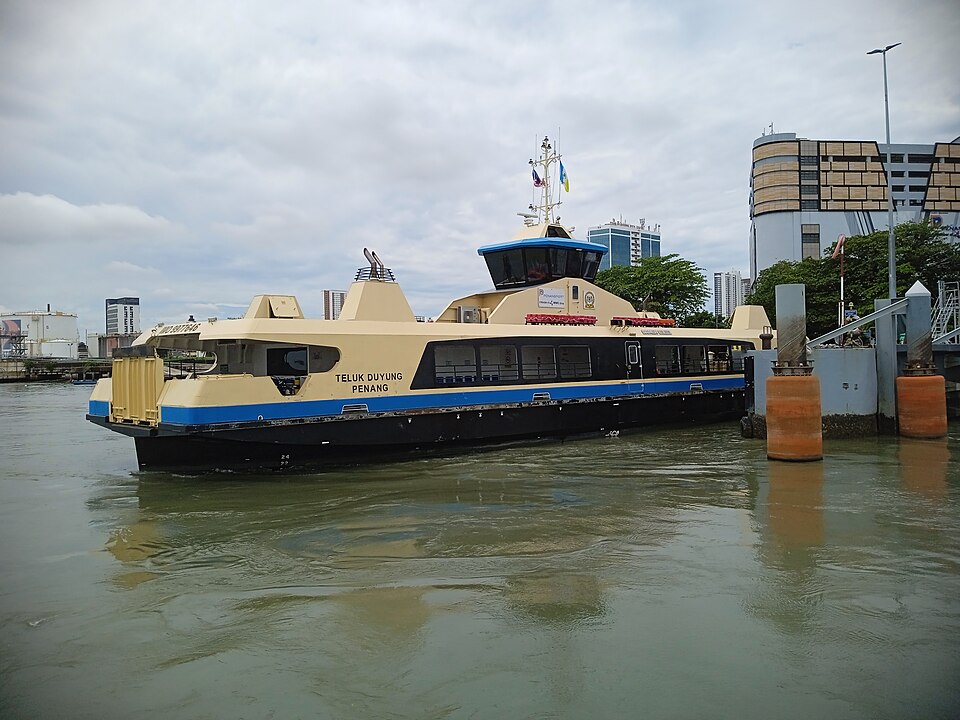 Паром Teluk Duyung у терминала Sultan Abdul Halim в Butterworth