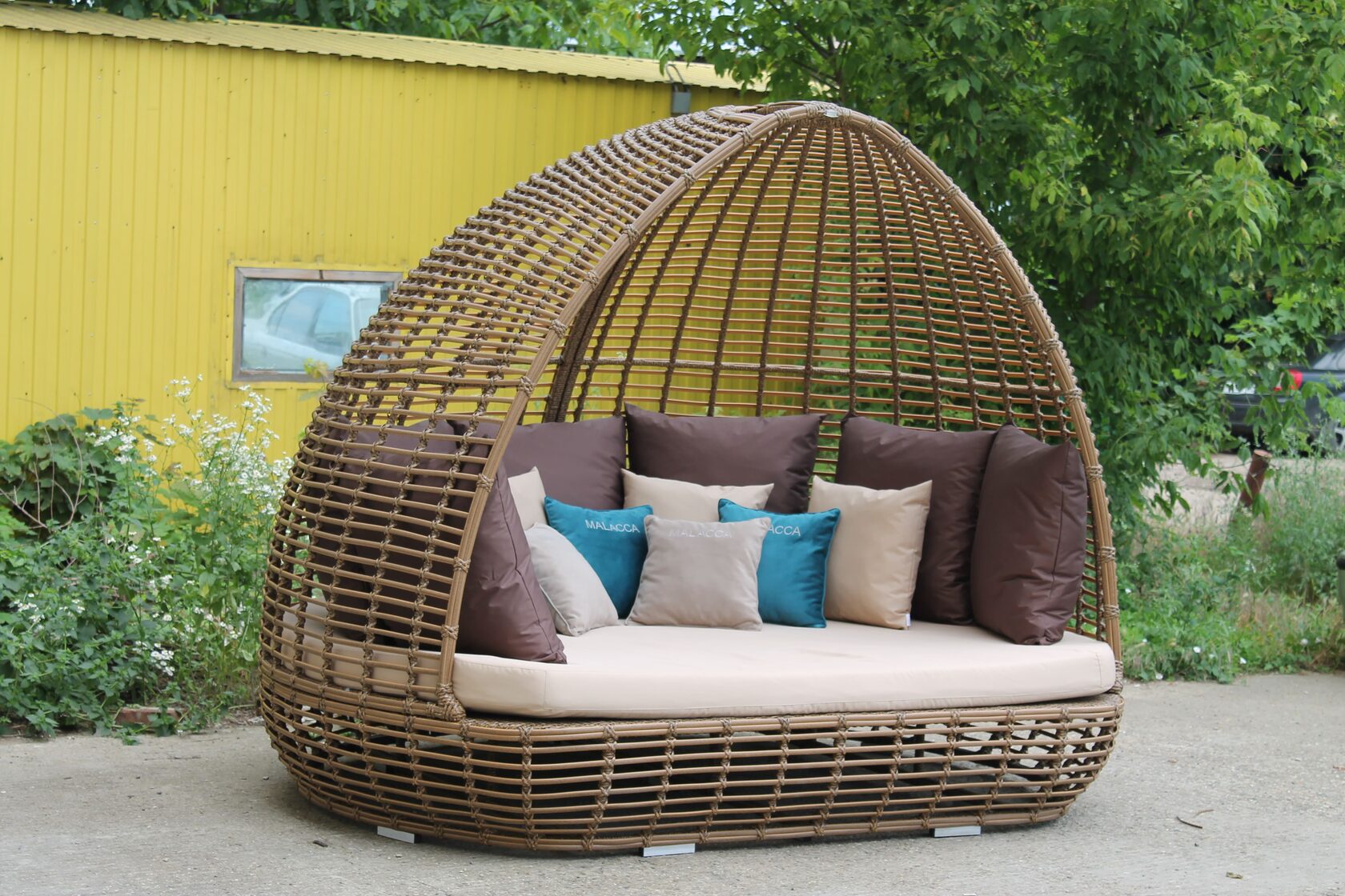 Беседка Malacca — оформление зоны отдыха на участке