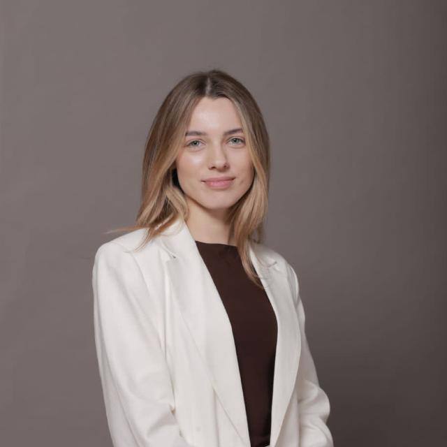 Ищу позицию ассистента руководителя в полностью удалённом формате    4 года в банке и инвестициях: календарь и расписание руководителя, документооборот, CRM, координация команды      ▪️Желаемая сфера работы:    Открыта к разным сферам - финансы, IT, консалтинг, диджитал, образование