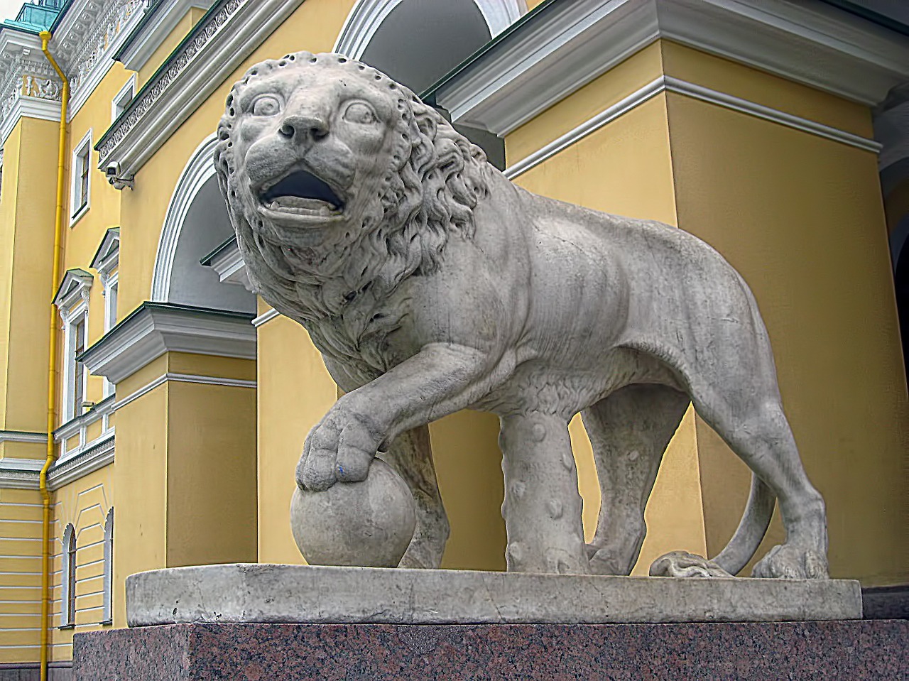 санкт петербург лев