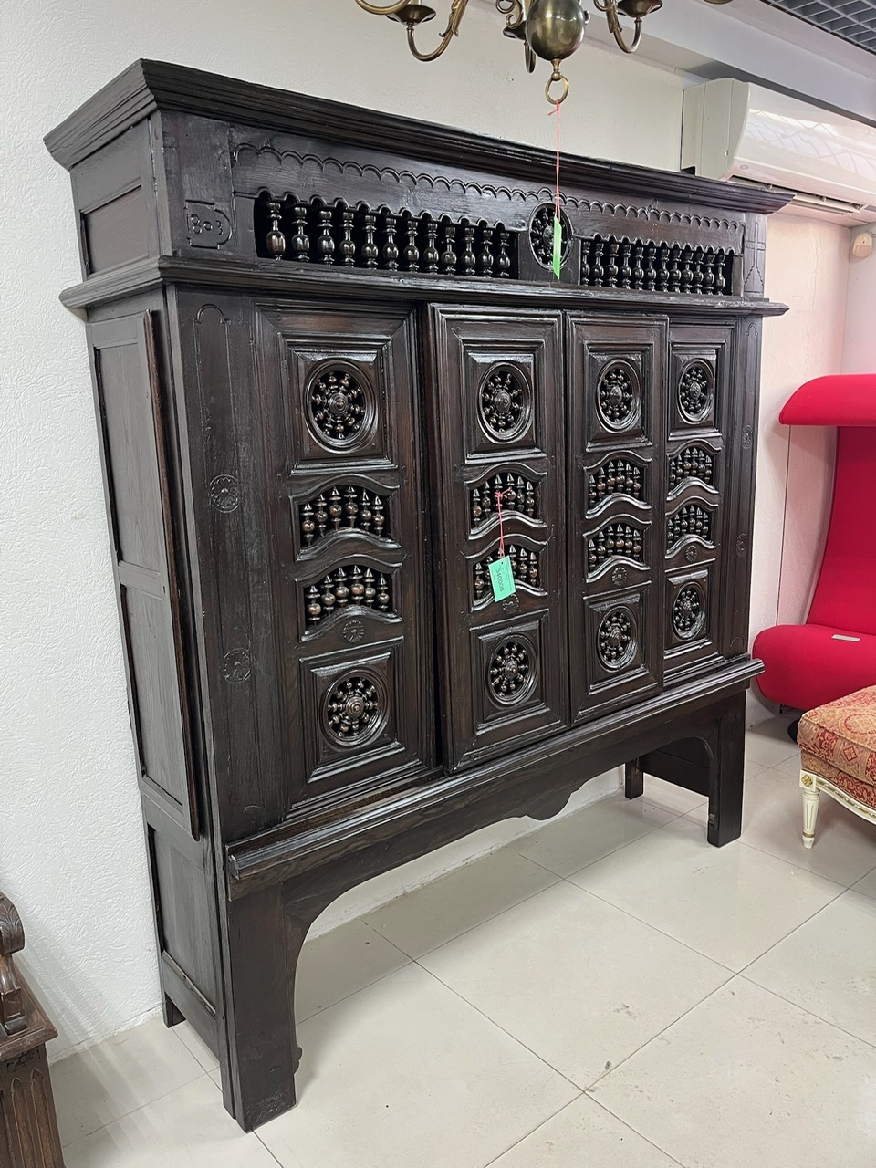 Показываем реставрацию шкафа-кровати из массива дуба