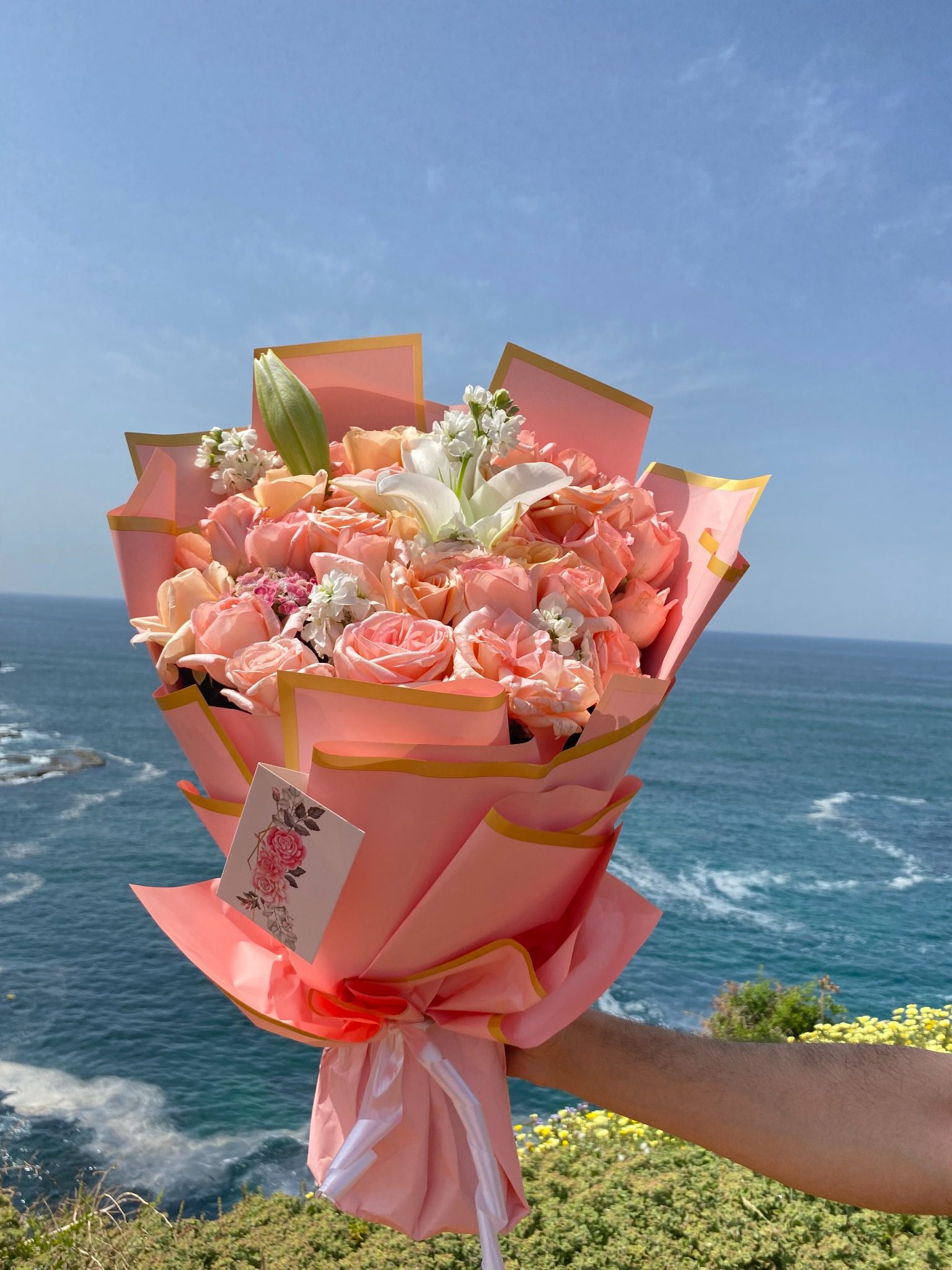 Luxury pink rose bouquet with ocean view for romantic flower delivery in Rabat Morocco