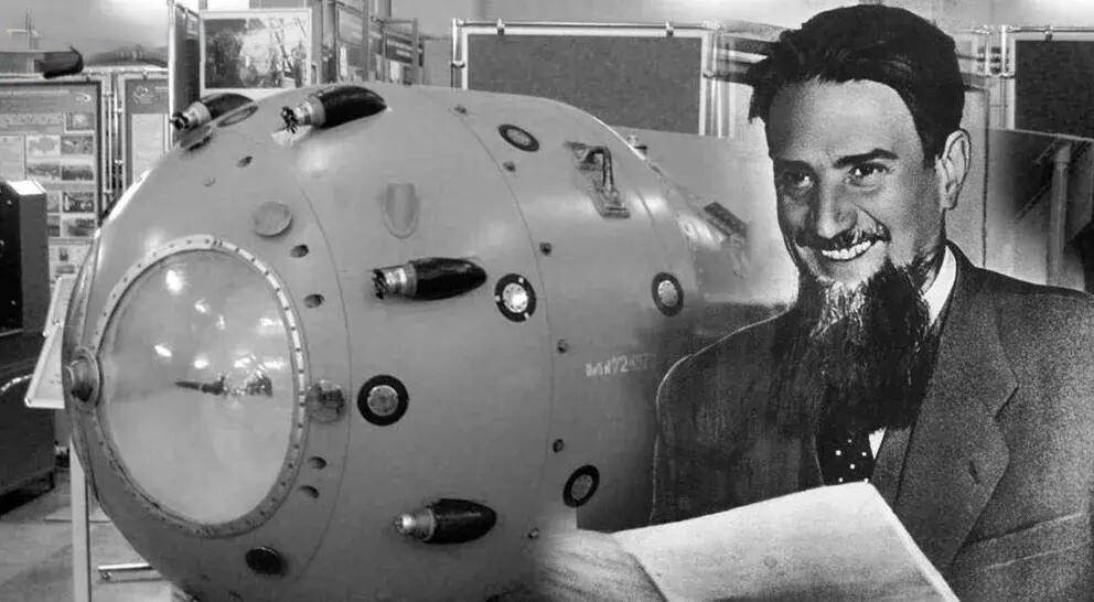 Игорь Васильевич Курчатов