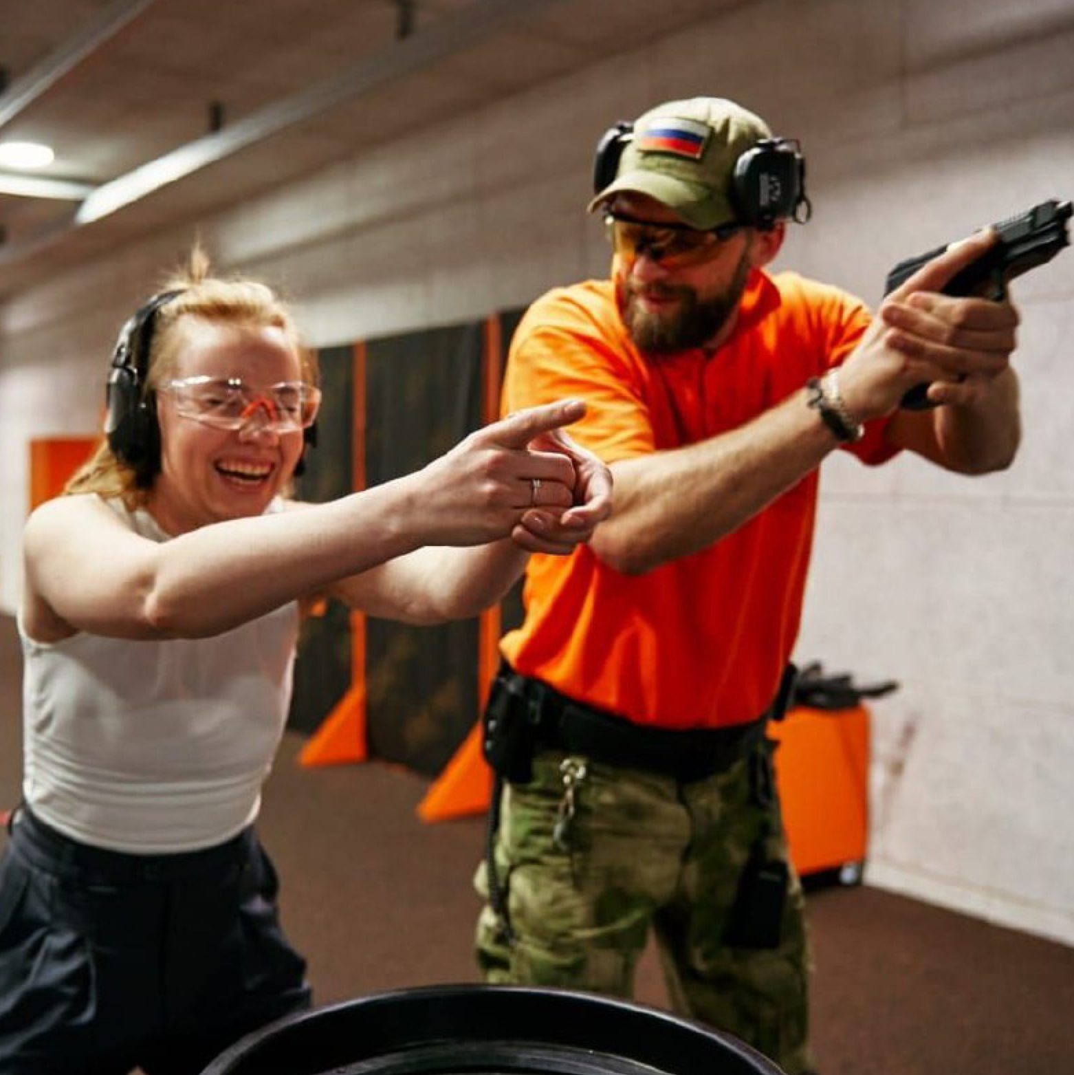 Спортивно стрелковый комплекс. Роберт Фогель практическая стрельба. Практическая стрельба из пистолета. Практическая стрельба из револьвера. Практическая стрельба в США.