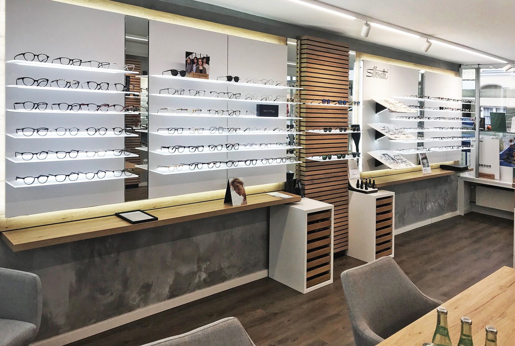 Витрины с подсветкой в Калининграде