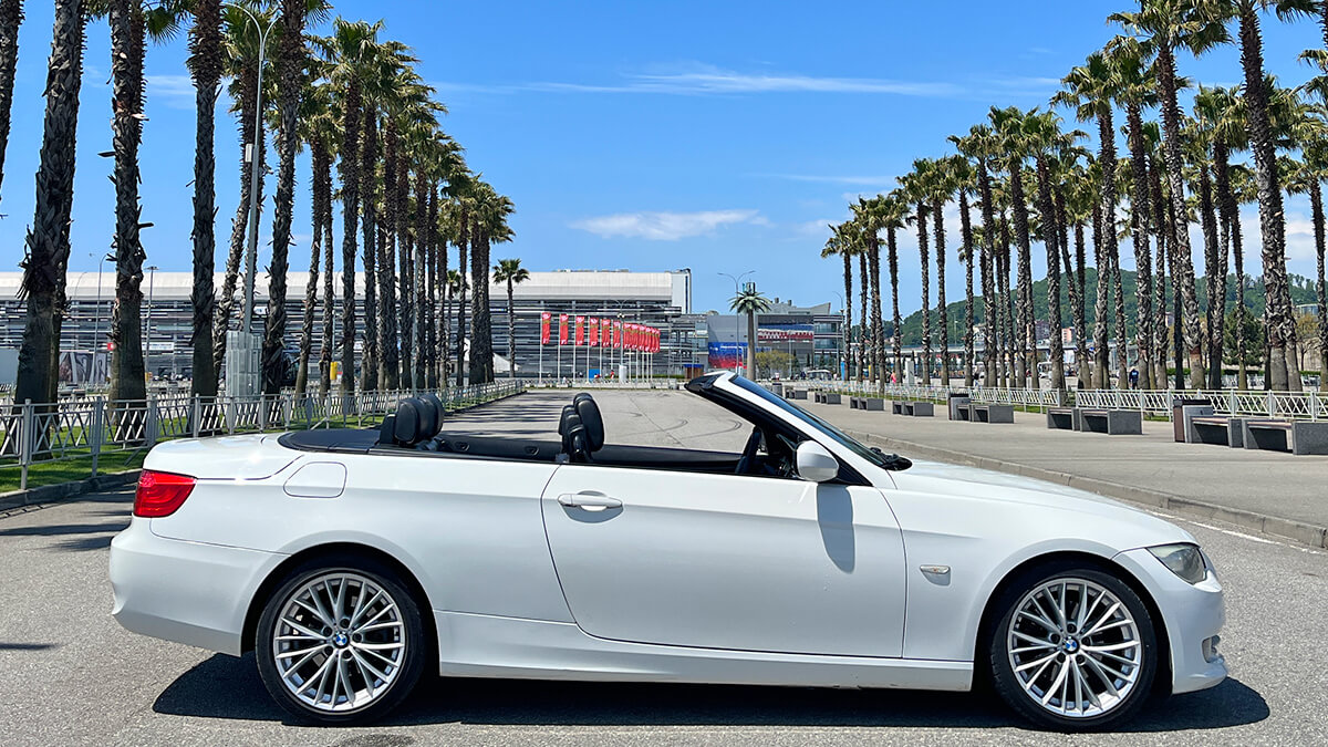 Bmw 325 кабриолет. прокат кабриолета. арендовать кабриолет. красный бмв кабриолет красный. кабриолет с тканевой крышей.
