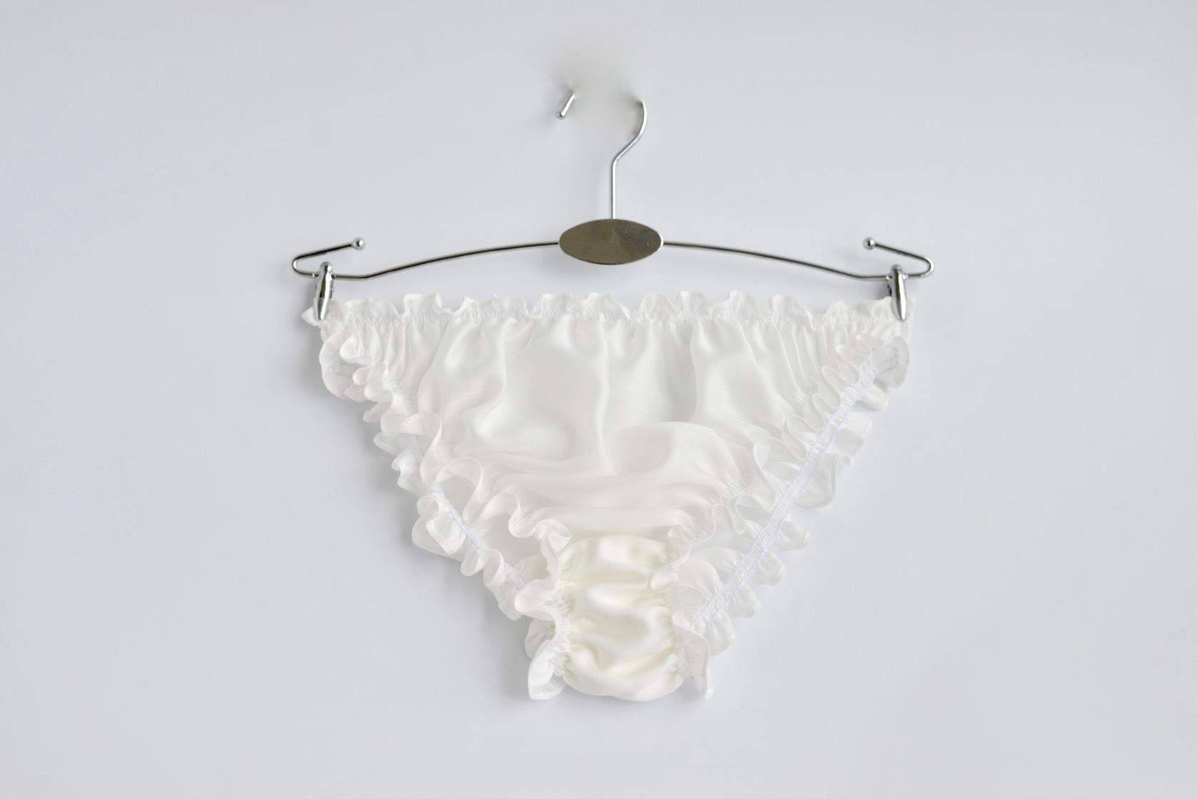 Трусики-бикини из шелка с высокой посадкой от мастерской theOA