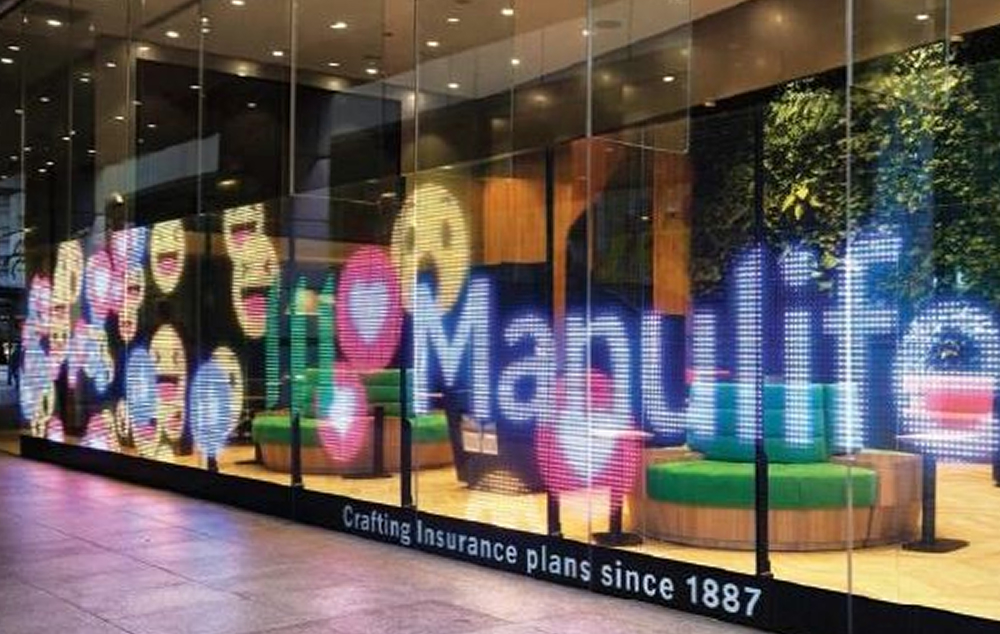 Интерактивная витрина кофейни с движущимися элементами