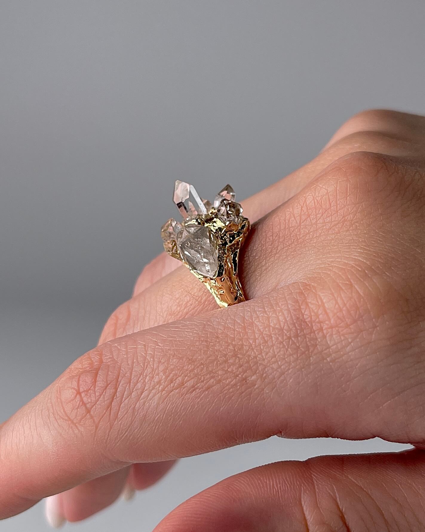 с блеском ювелир. драгоценности бриллианты. ювелирные украшения. с блеском ювелир. с блеском ювелир.