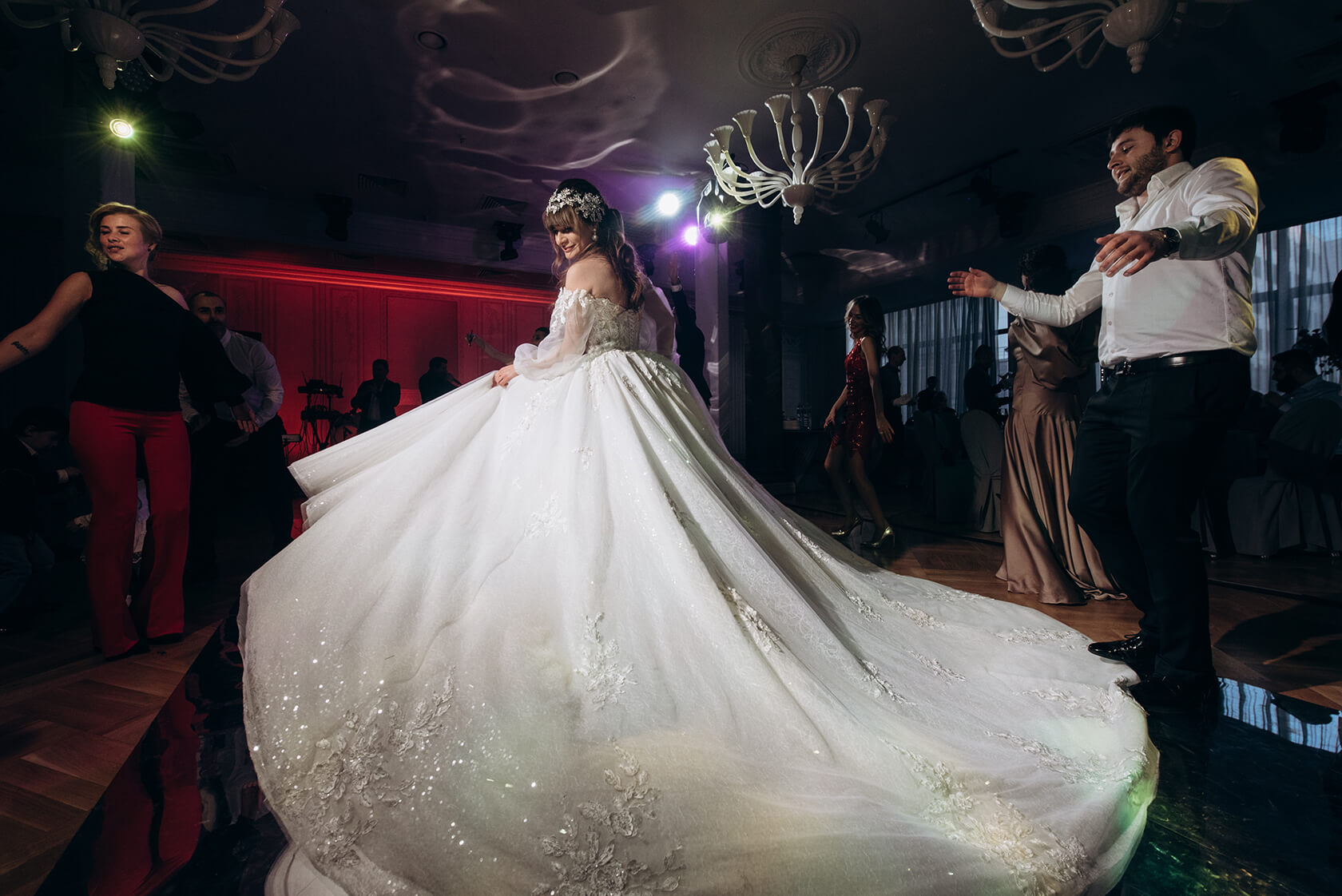 Стильная свадьба в банкетном комплексе SHELK