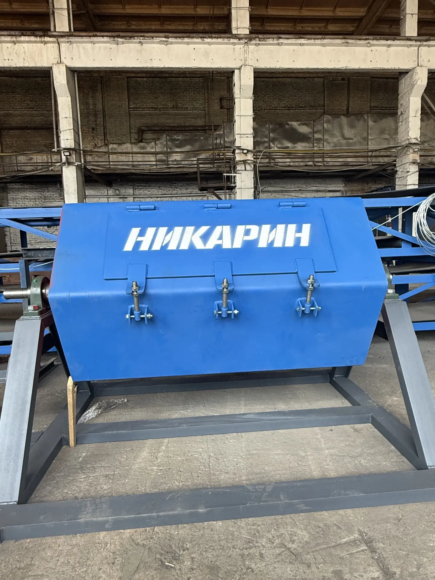 Фронтальный вид галтовочного барабана