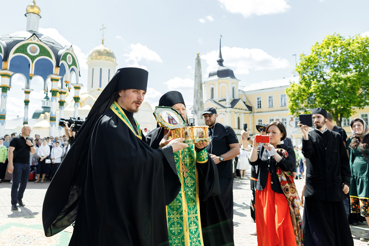 сергиевы лавры в москве