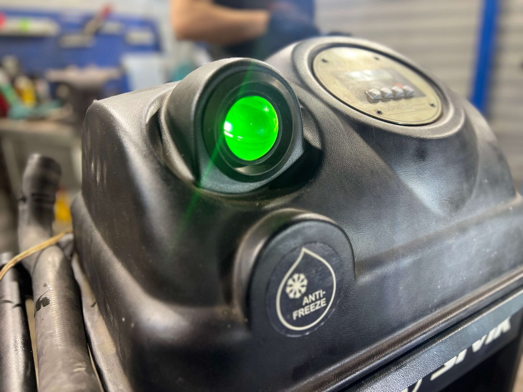 Процесс замены охлаждающей жидкости