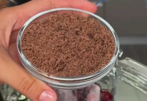 Приготовление настойки из вишни на водке с шоколадом: шаг 3