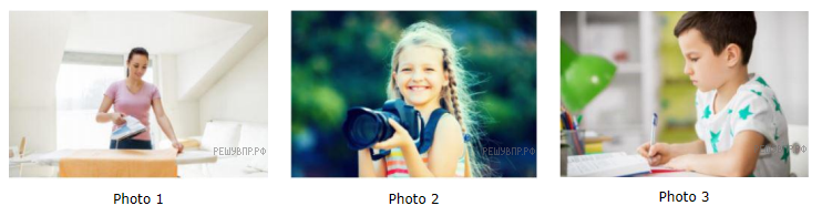 Девочка с фотоаппаратом в руках улыбается