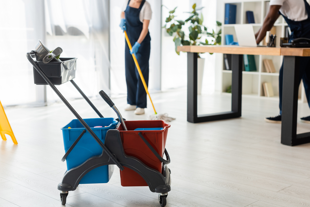 Найди работа уборка. Уборка в офисе картинки. cleanliness.