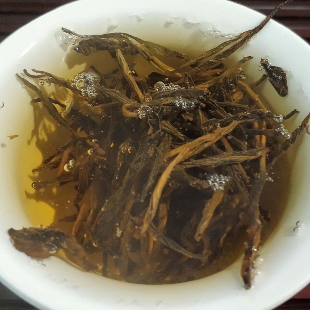 Rich amber Red Pine Needle tea liquor