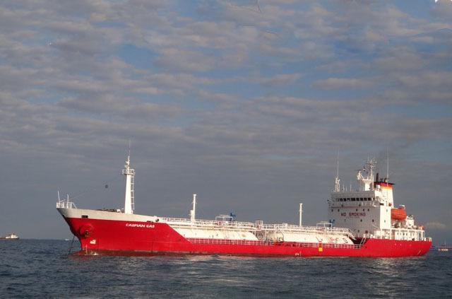 Буксировка газовоза Астрахань - Азов