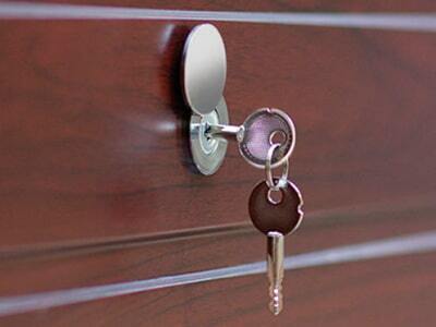 Устройство разблокировки для секционных ворот