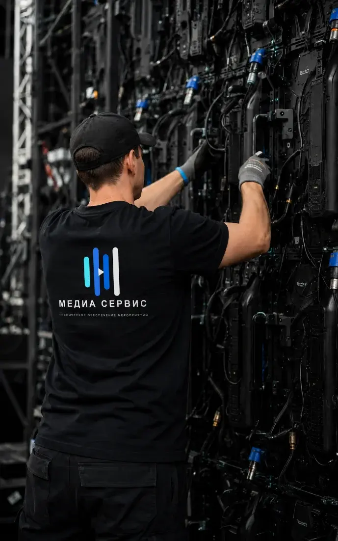 Фото: монтажная бригада на площадке
