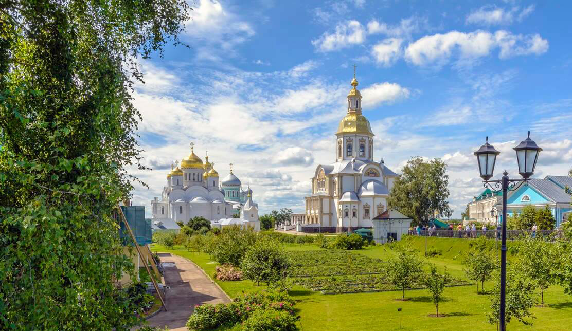 Отели дивеево нижегородская. Дивеево-Нижний Новгород монастырь. Дивное Дивеево. Дивеево монастырь лето.