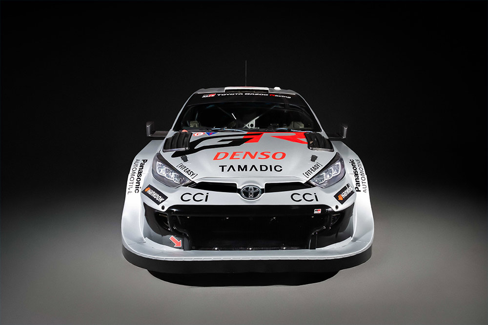 Toyota GR Yaris Rally1 в серебристой ливрее