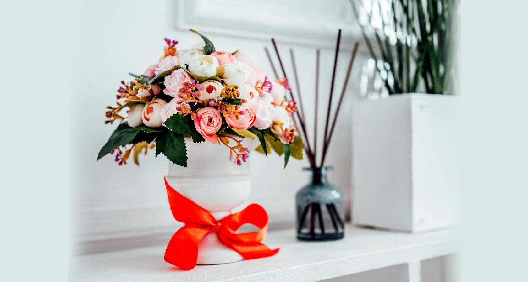 Арома ваза с цветами