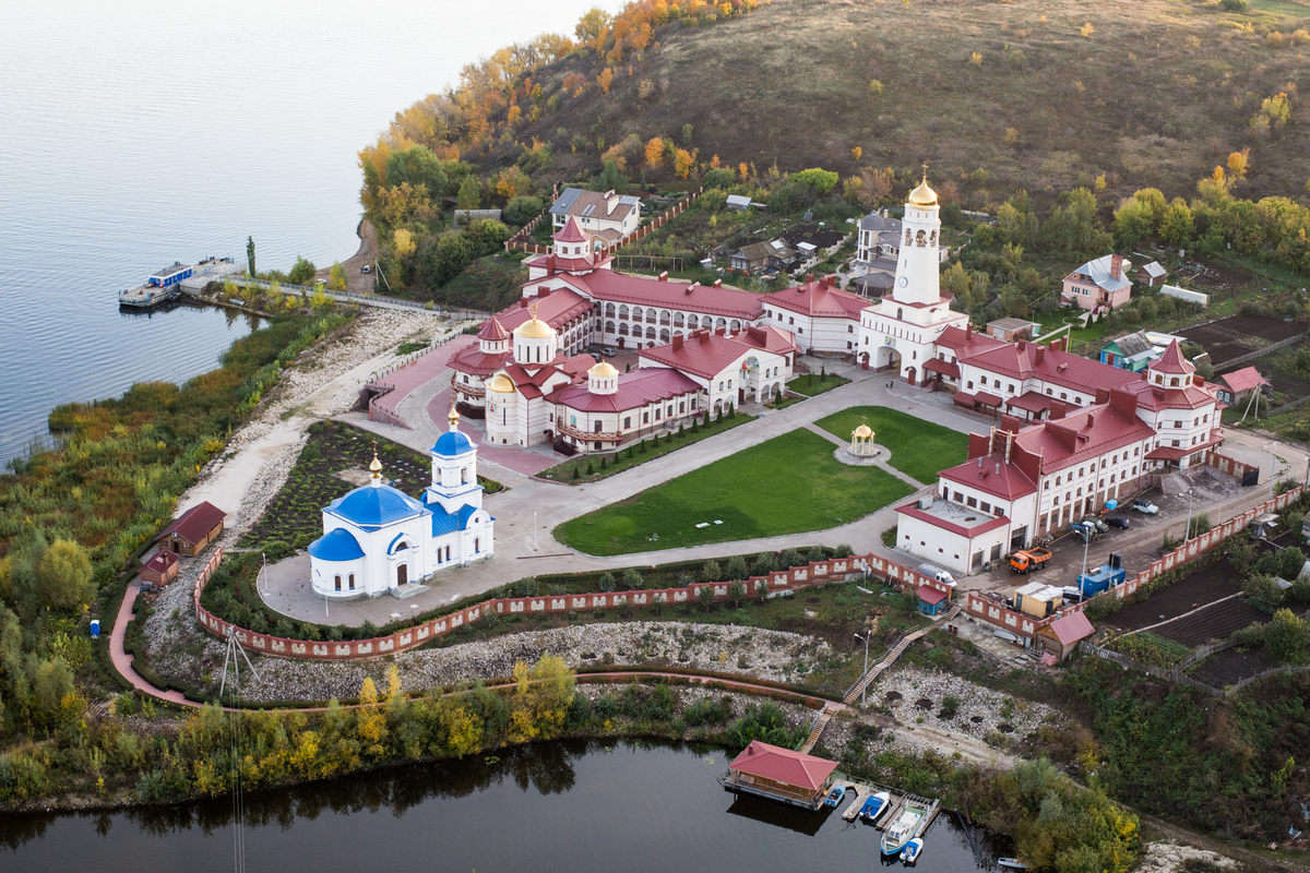 Монастырь населенный пункт. Волжский Афон Винновский монастырь. Самарская обл Винновка монастырь. Свято-Богородичный Казанский мужской монастырь (Винновка). Мужской монастырь в Винновке Самарской области.