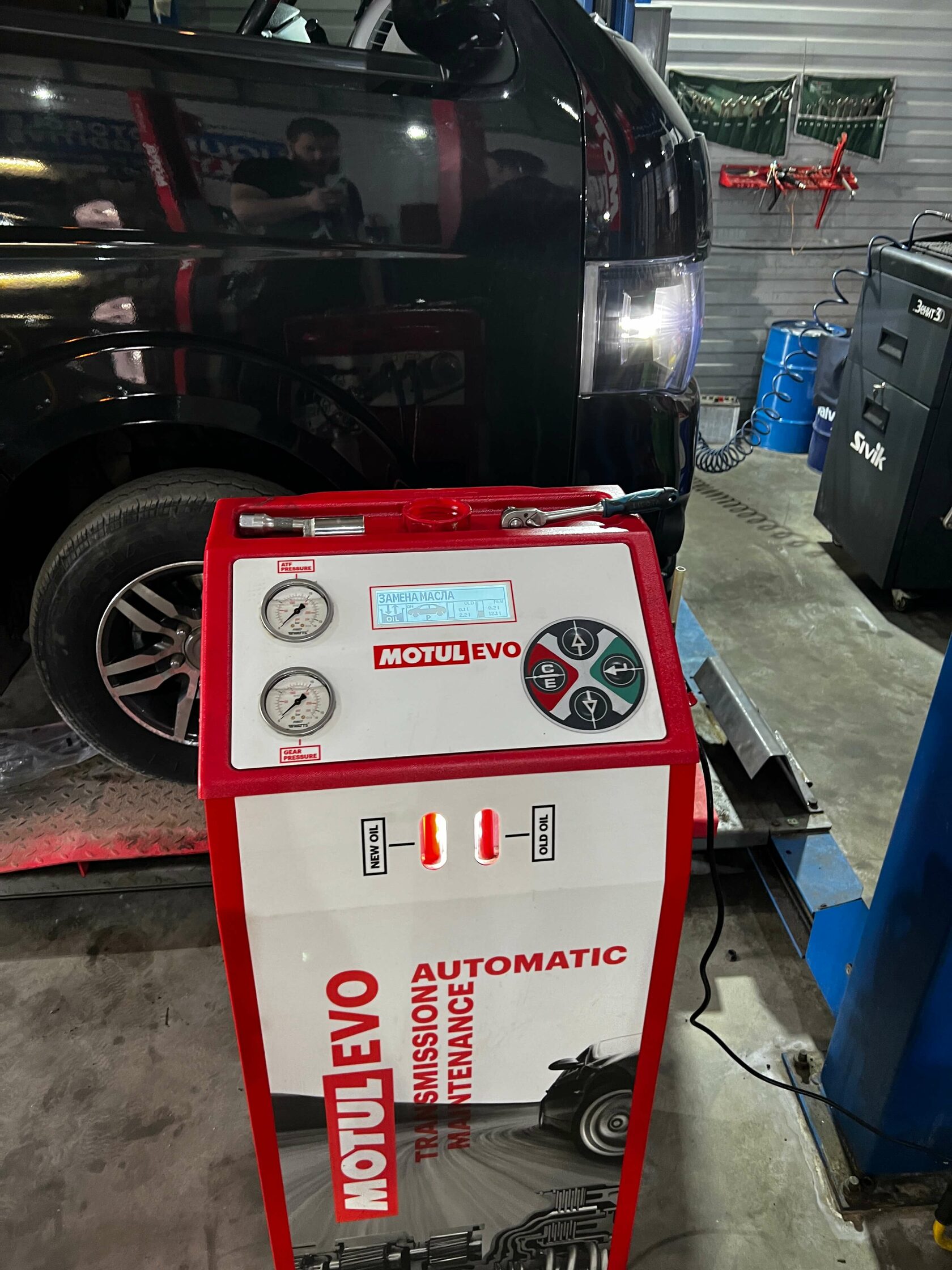 Процесс аппаратной замены масла Toyota Hiace