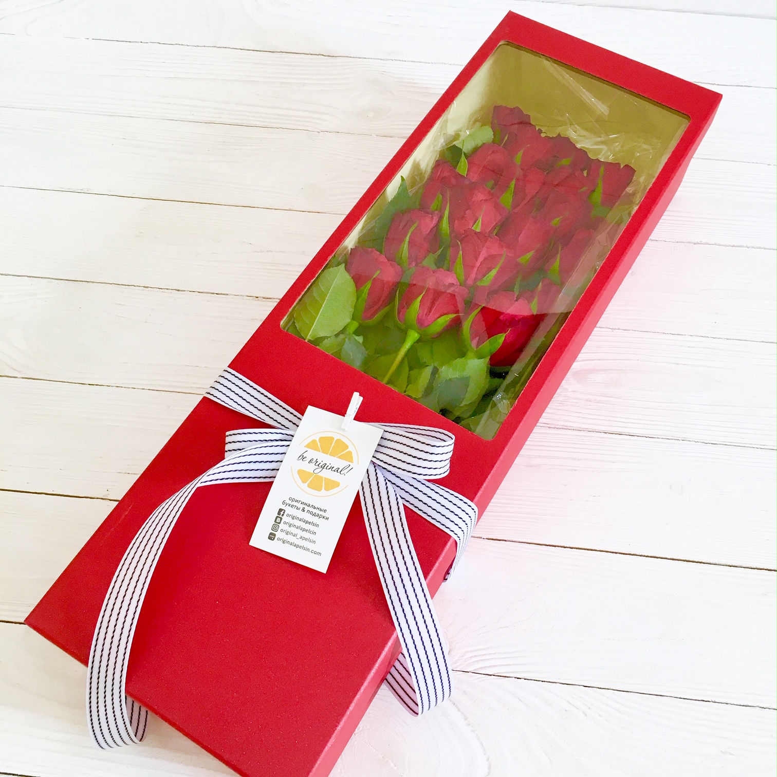 Большая подарочная коробка с розами