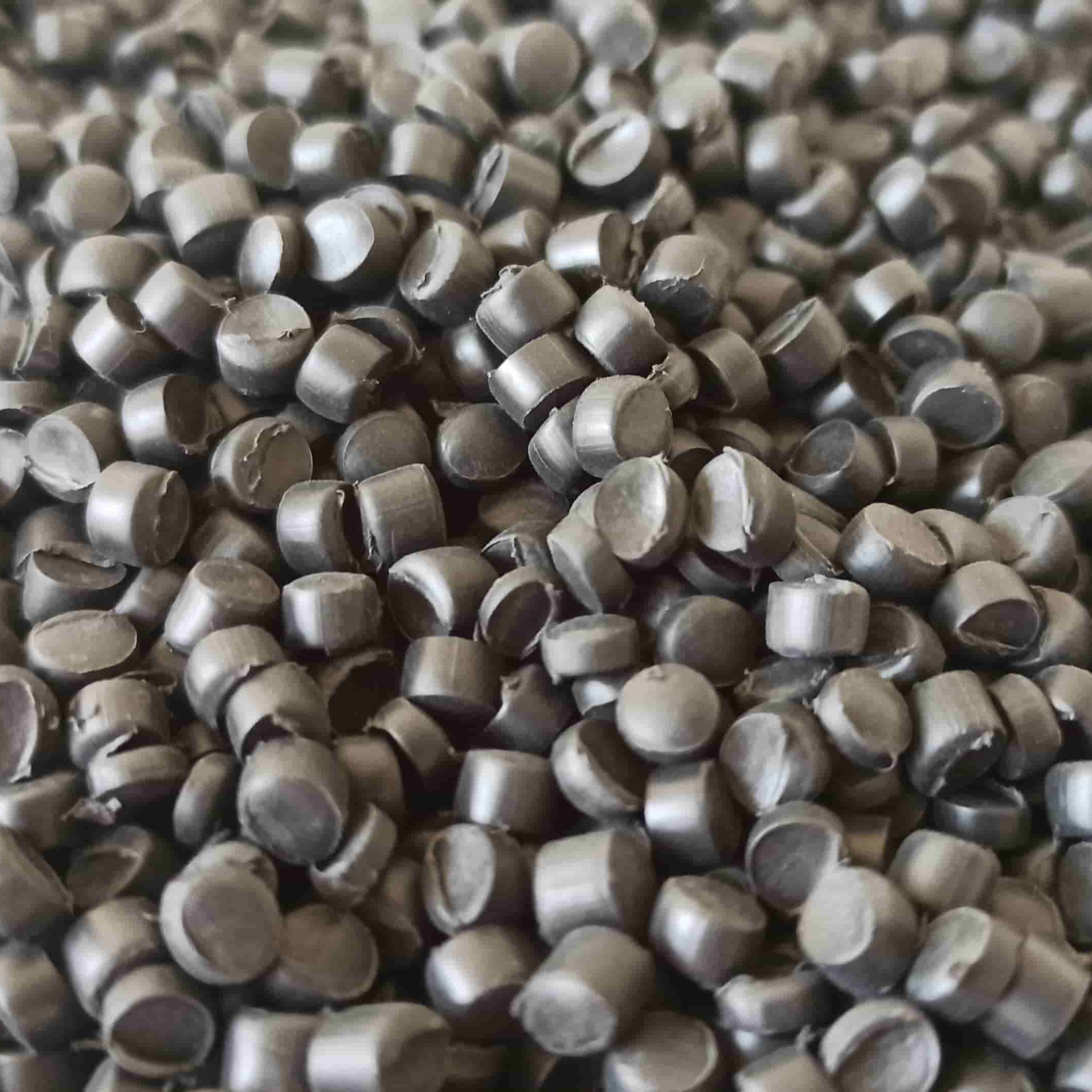 Горка пластиката специальных марок чёрного цвета