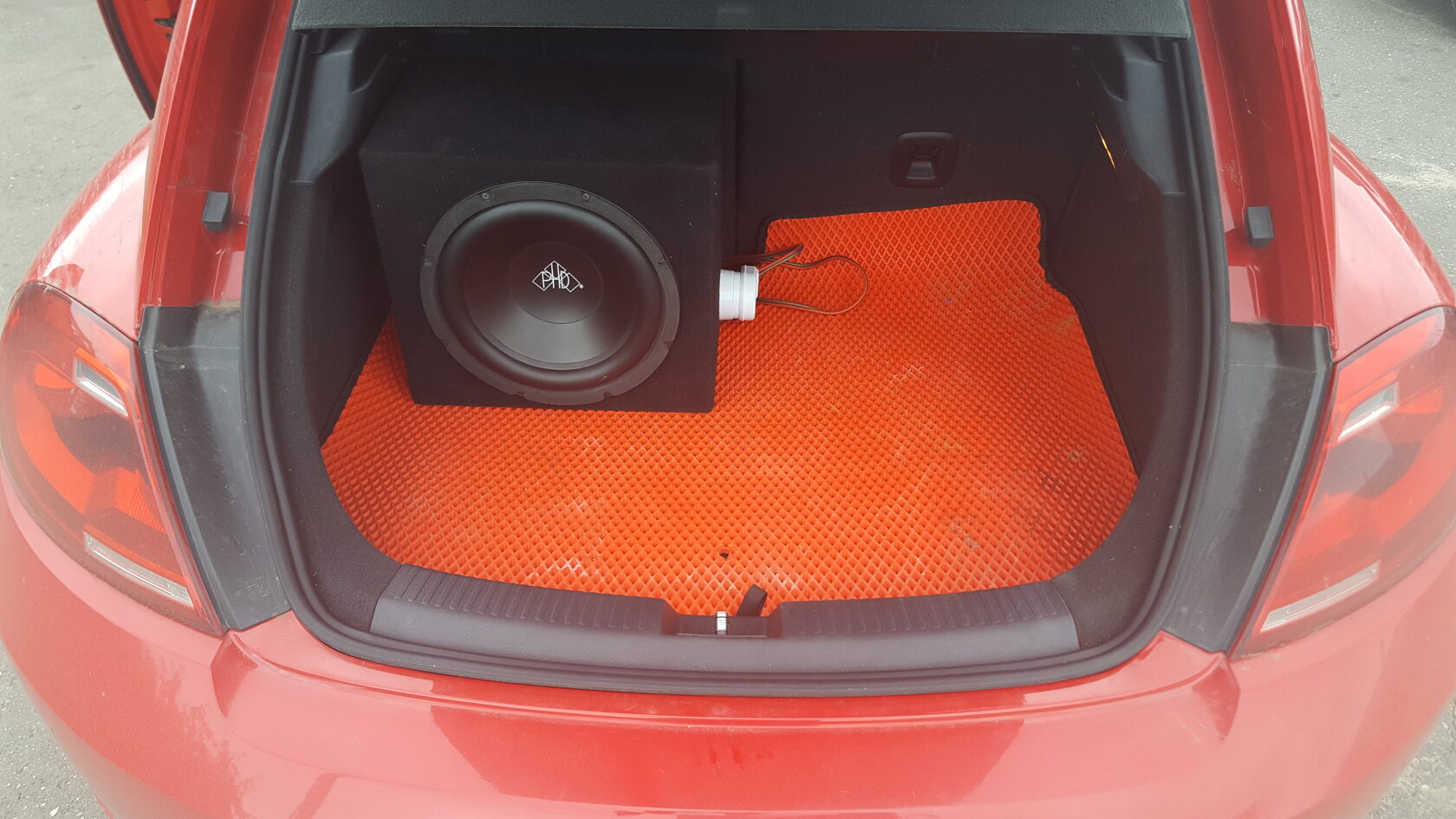 сабвуфер volkdwagen beetle