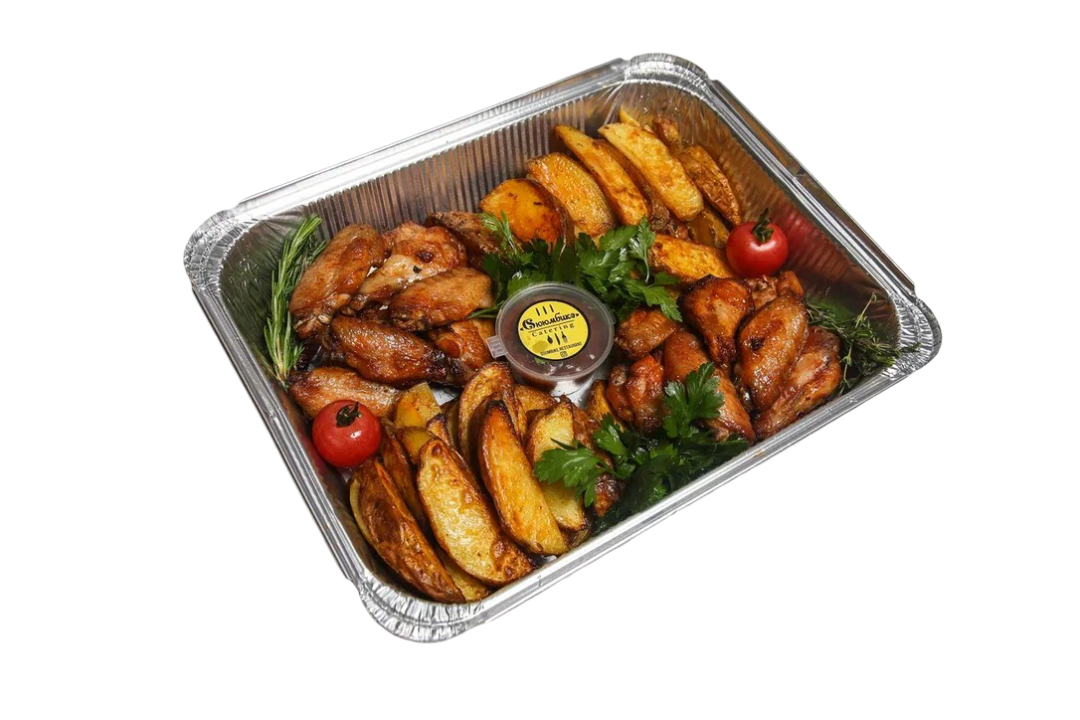 Запеченные куриные крылышки с томатным соусом и картофелем по-деревенски кейтеринг Сююмбикэ (Сююмбике)
