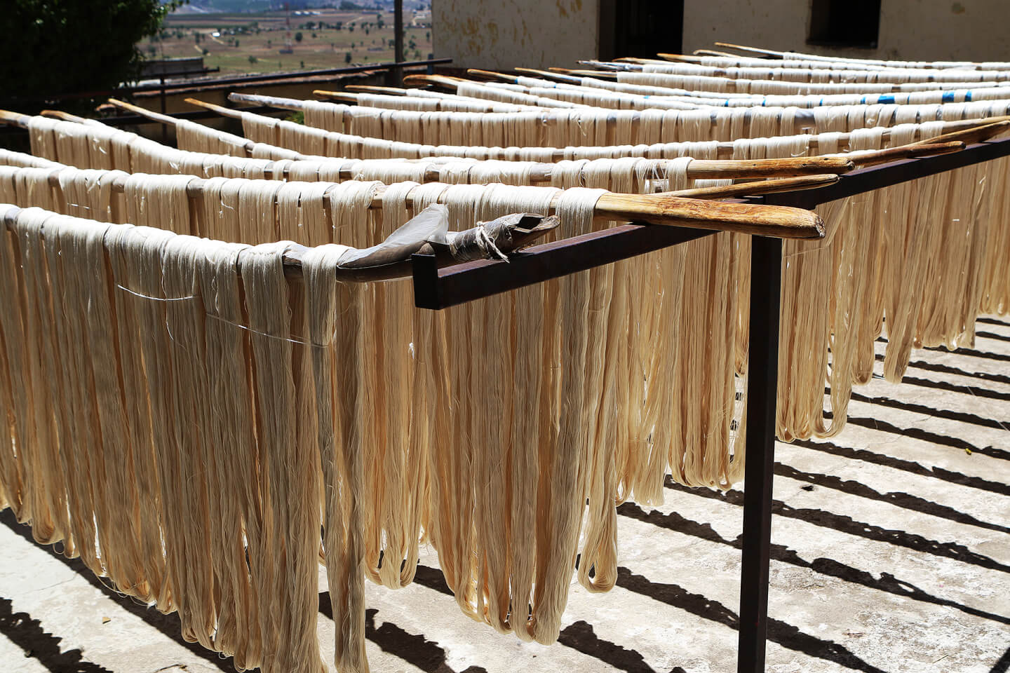 Подготовка шерсти к покраске. Сан-Андрес-Хекуль (San Andrés Xecul), департамент Тотоникапан, майя-киче, 2018.