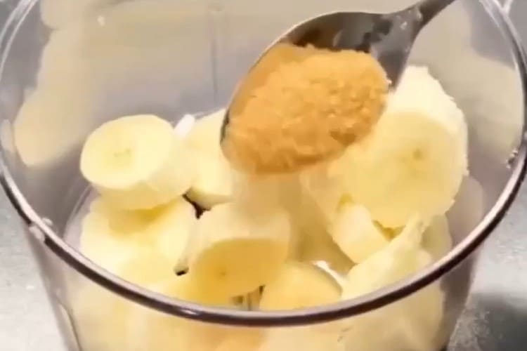 Приготовление бананового латте в домашних условиях: шаг 2