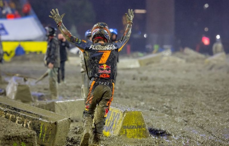 АМА Суперкросс 2025 в Фоксборо: Результаты и видео