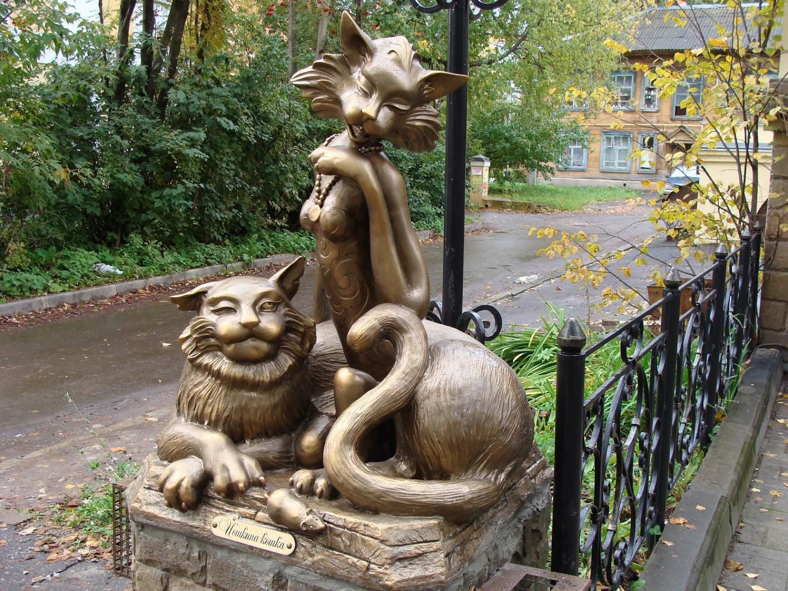 Памятники Кошкам Фото