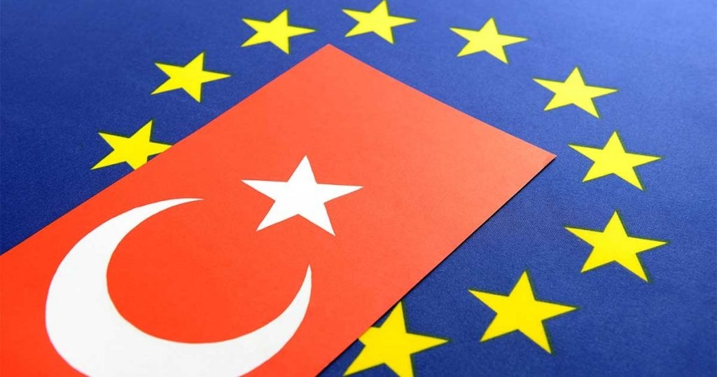   Турция и Европейский союз — два мощных экономических игрока на мировой арене, их взаимоотношения на протяжении десятилетий оставались в центре внимания многих экономистов, политиков и исследователей.-4