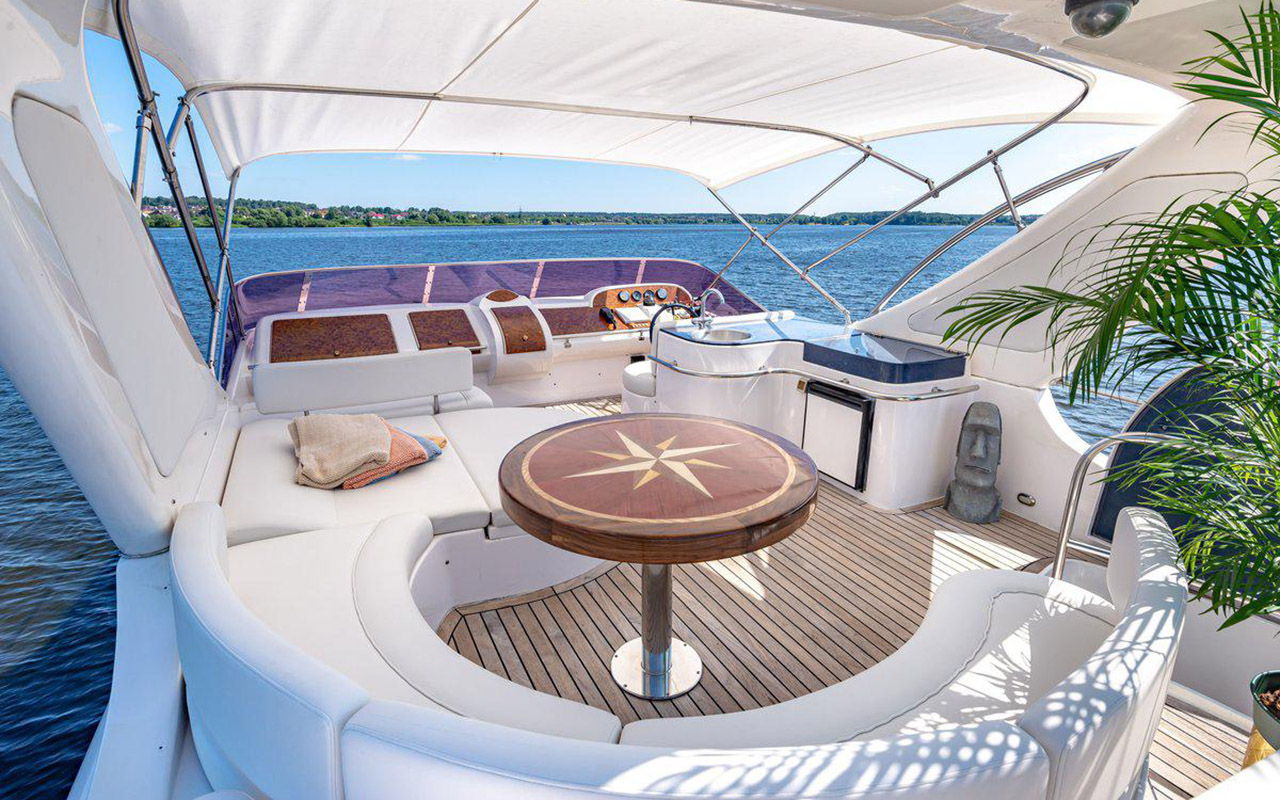 Яхта Majesty 66. Яхта Majesty 48. VIP яхта. Fleetphoto Majesty Yachts.