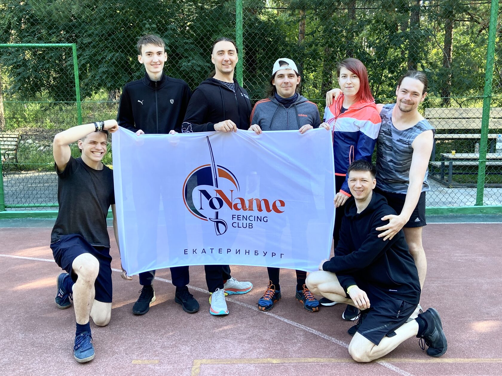 Семь фехтовальщиков клуба NoName в летнем фехтовальном лагере