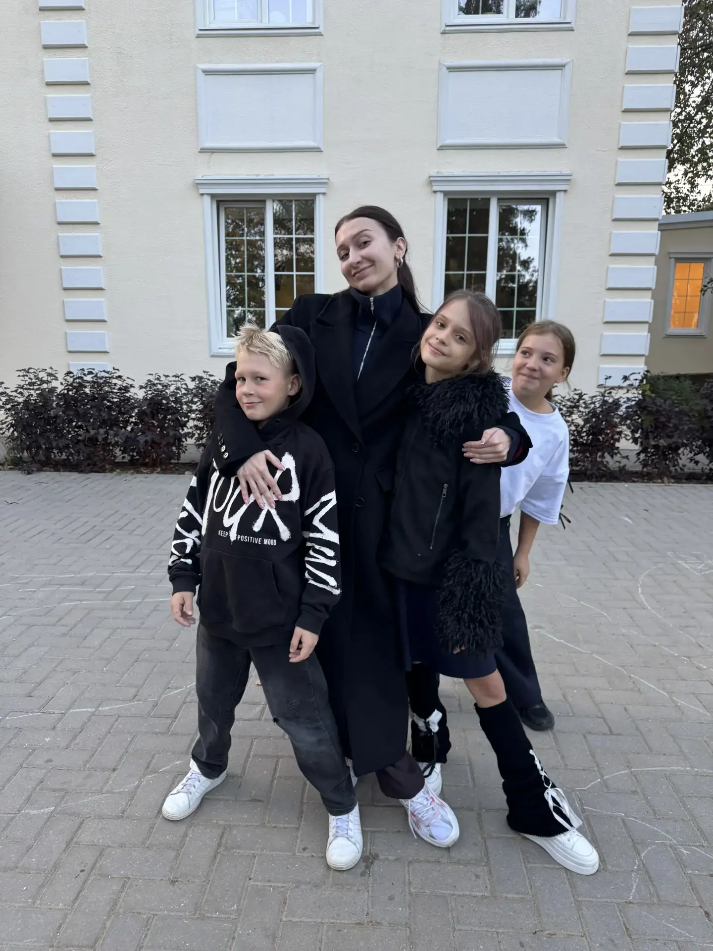 Шипова Елена Михайловна с учениками на сцене
